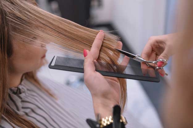 hair cutting women